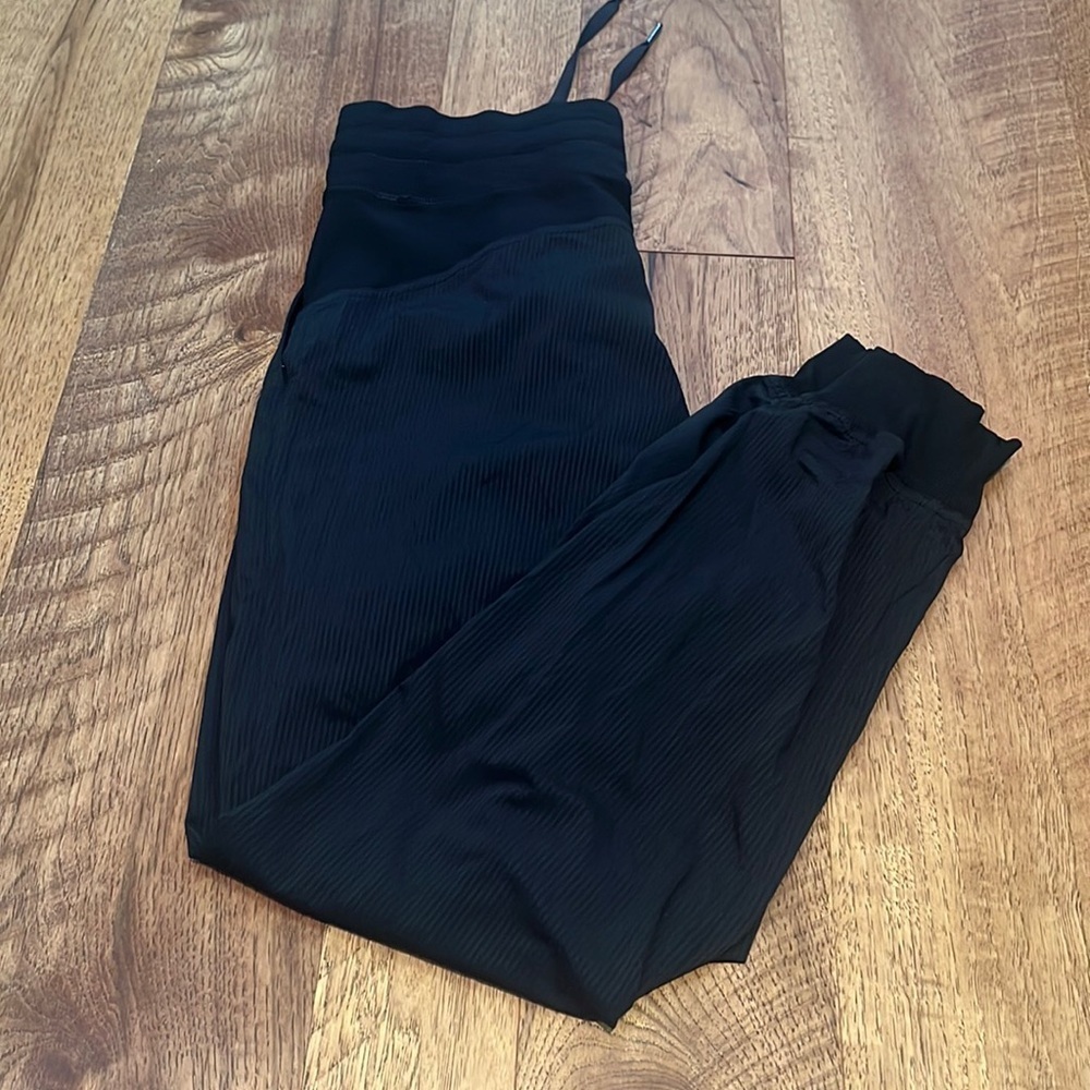 Lululemon Woman’s Black Pants